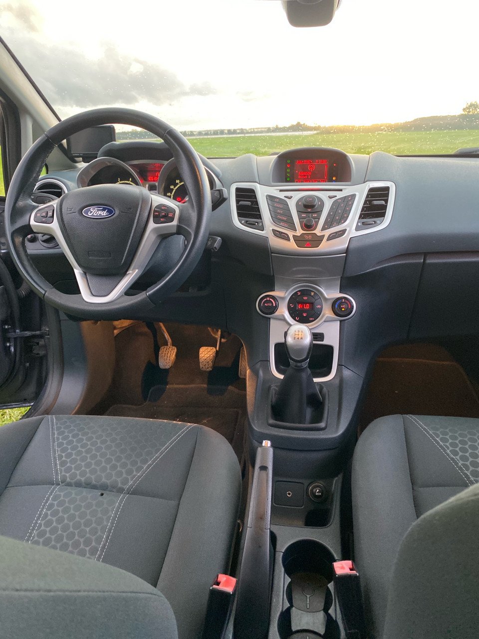 Erg nette Ford Fiësta Titanium 1.6 Ti-vct 5DR slechts 130.000km