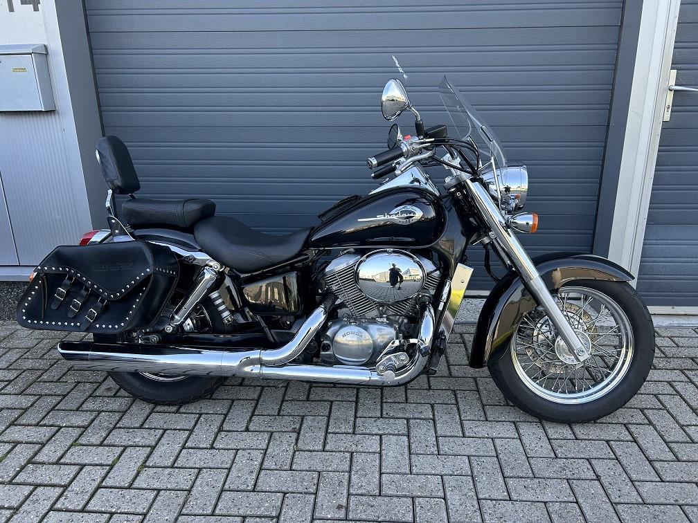 **VERKOCHT** Honda VT750C2, 1999, 32 dkm, lederen koffers, sissybar €3500,-