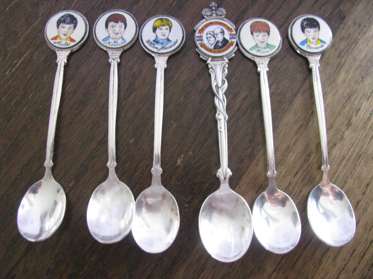 Theelepeltjes van het Gouden Huwelijk van Juliana en Bernhard