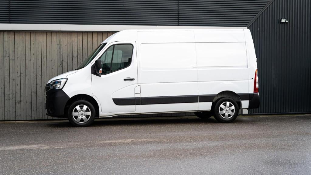 Renault Master t35 2.3 dci 135 l2h2 comfort | camera | vloerplaat | navigat