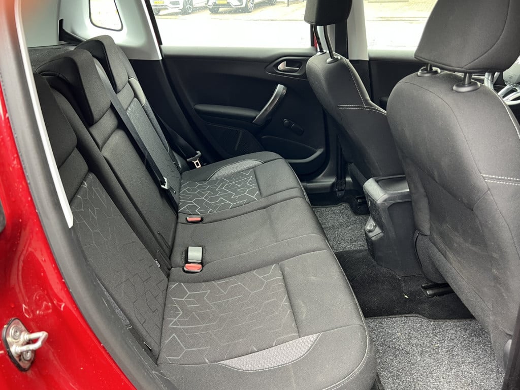 Peugeot 2008 1.2 puretech blue lion | trekhaak | navigatie