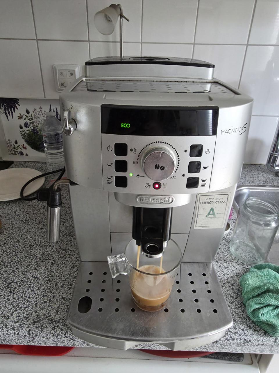 Te koop Delonghi koffieapparaat magnifica