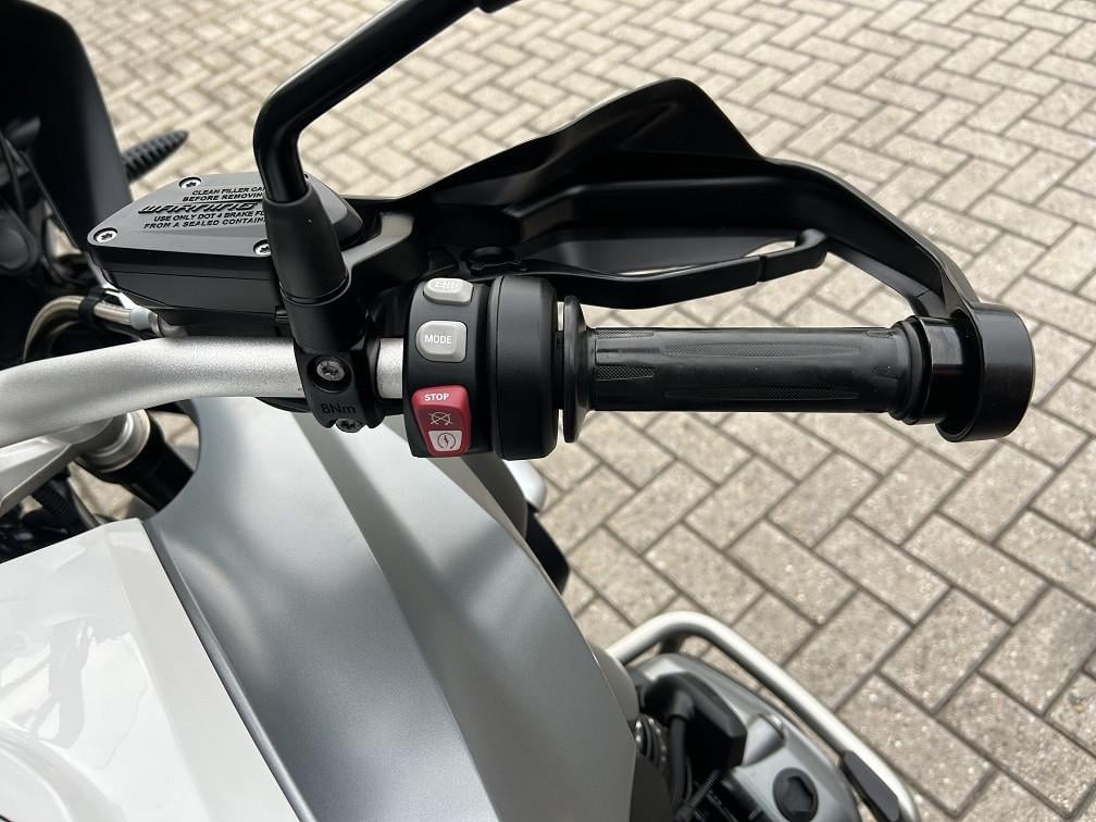 Frisse BMW R1200GS uit 2015 met 76dkm, 1e eig, vario kofferset etc €8995,-