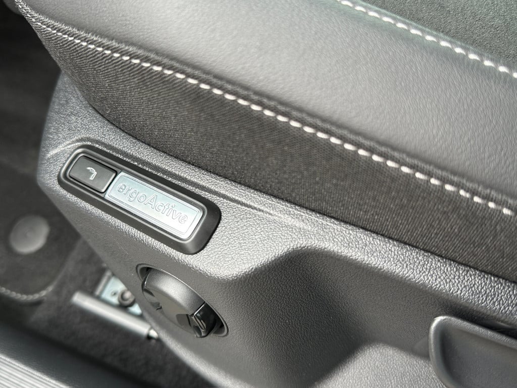 Volkswagen T-roc 1.5 tsi 150pk r-line | navi | camera | ergo stoel | alcant