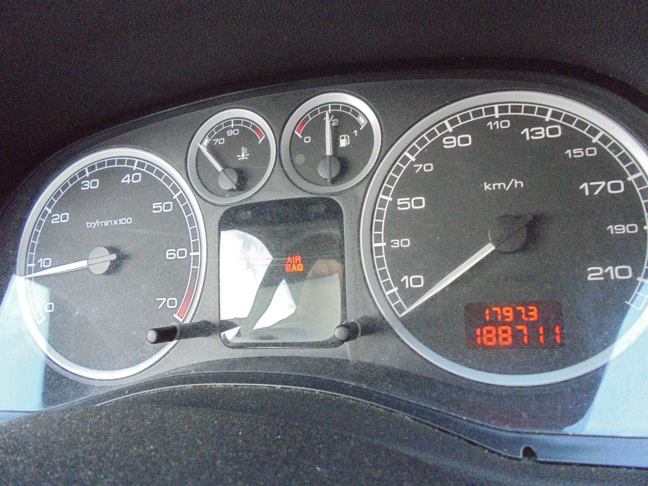 307Hatchback leuke auto met diverse optie's Apk April 2027 en N.A.P € 1250