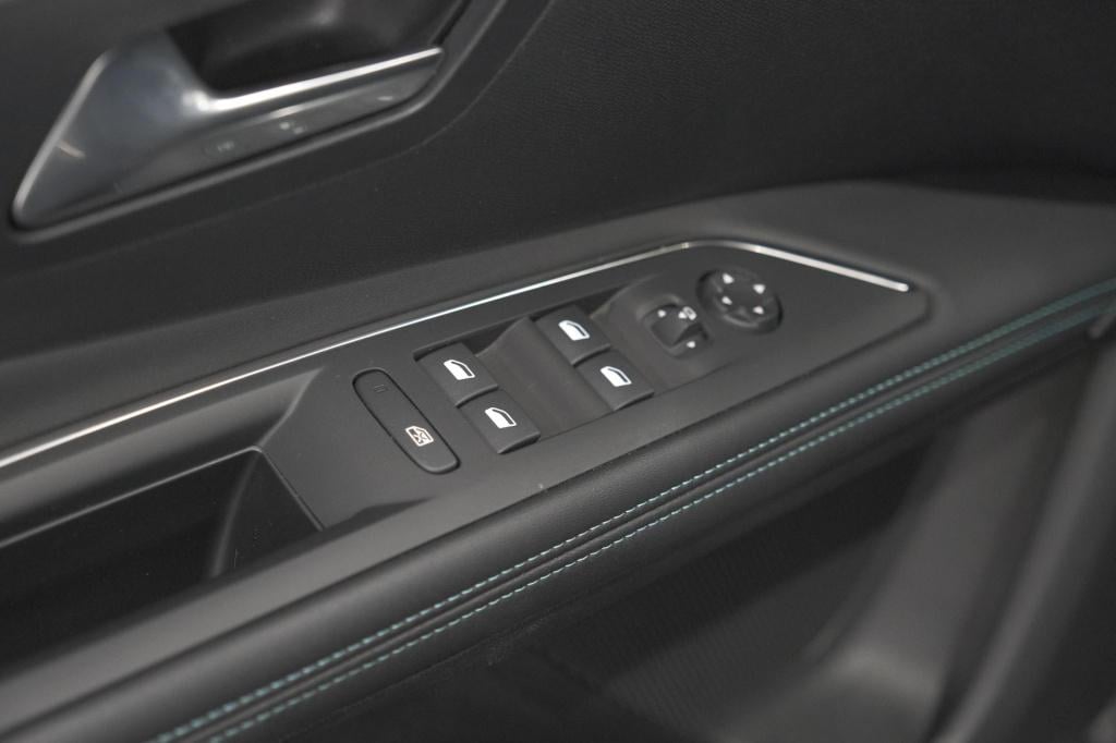 Peugeot 3008 1.6 hybrid 225 allure | camera | dodehoekdetectie | navigatie 