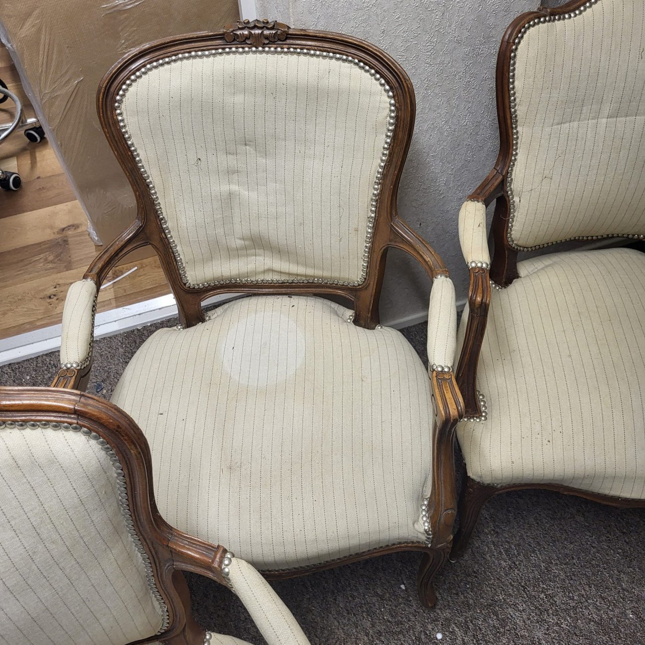 3 antieke Lodewijk stoeltjes