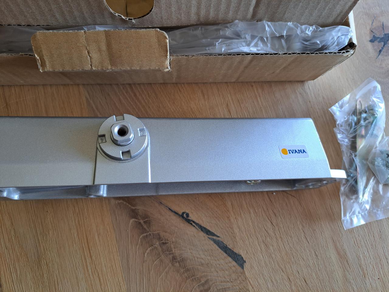 Ivana deurdranger compleet met beslag in doos, serie 1600