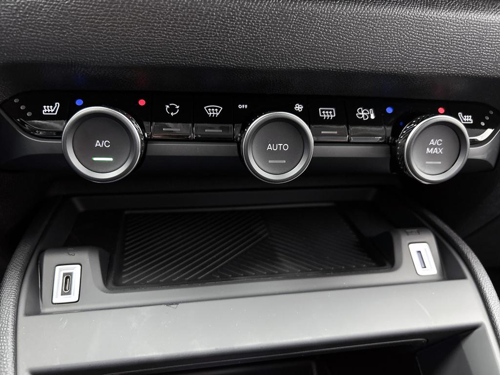 Citroen C4 X hybrid 145pk automaat max | trekhaak | all season banden |