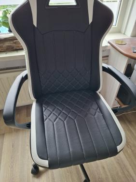 Legend gaming stoel weinig gebruikt