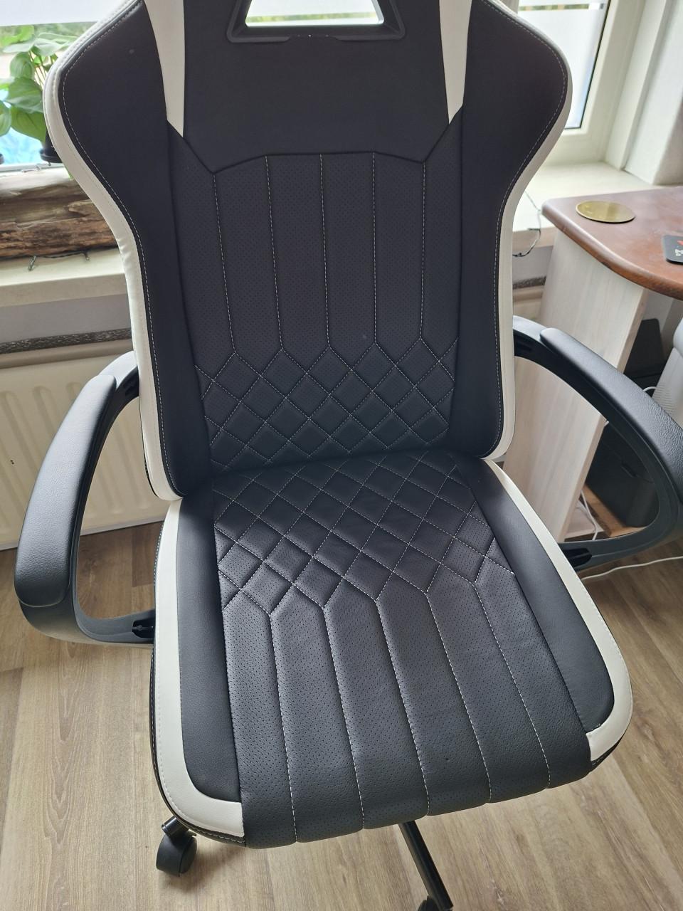 Legend gaming stoel weinig gebruikt