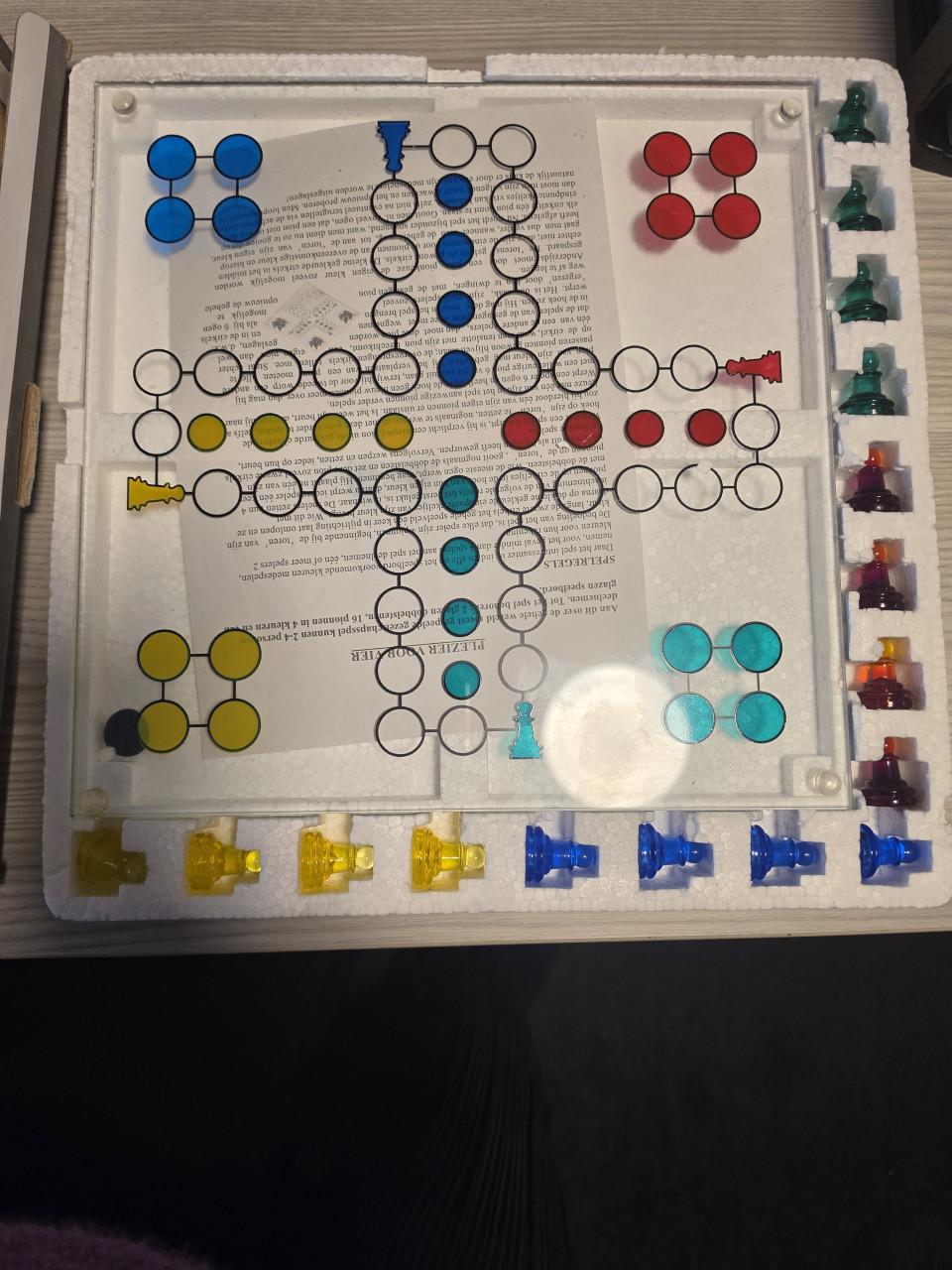 Glazen mens erger je niet spel!!