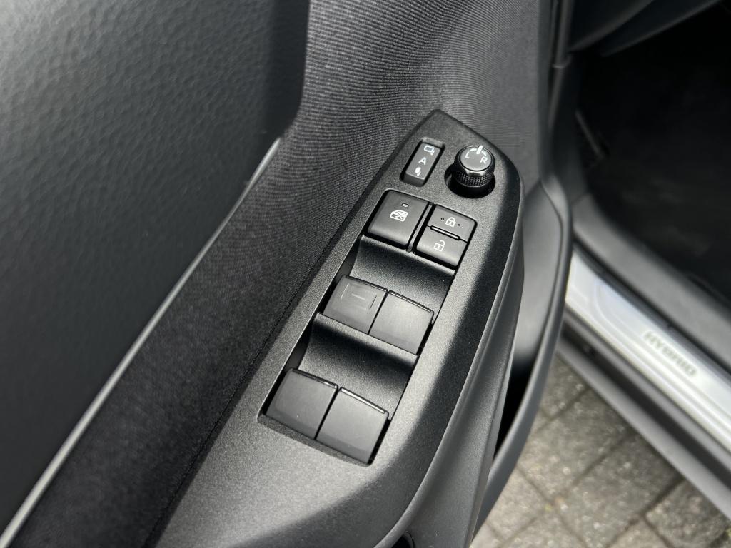 Toyota Yaris Cross 1.5 hybrid dynamic | all-seasonbanden | comfort pack