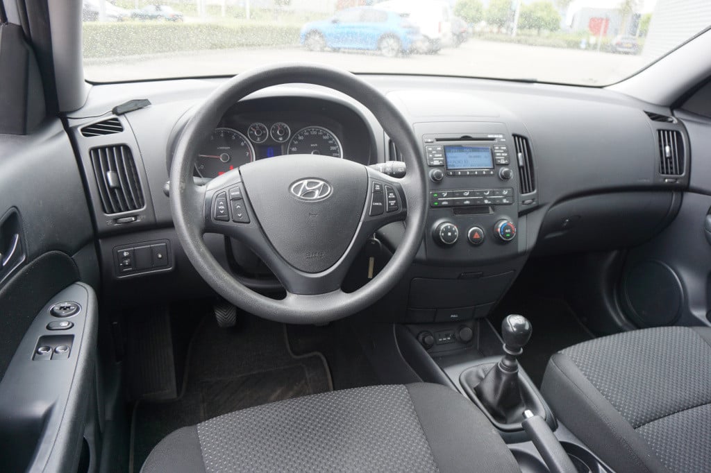 Hyundai I 30 1.4i active cool airco / elektr. ramen / parkeers. / cruise / 