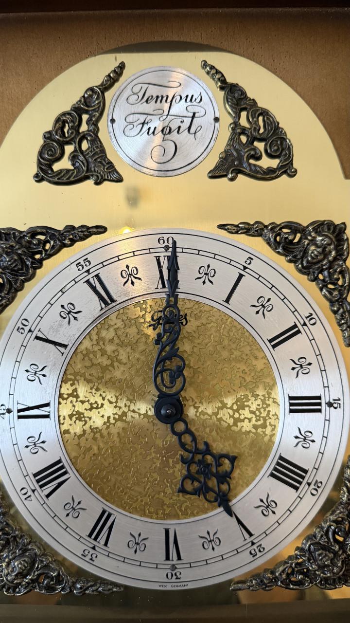 Slingeruurwerk onlangs gereviseerd