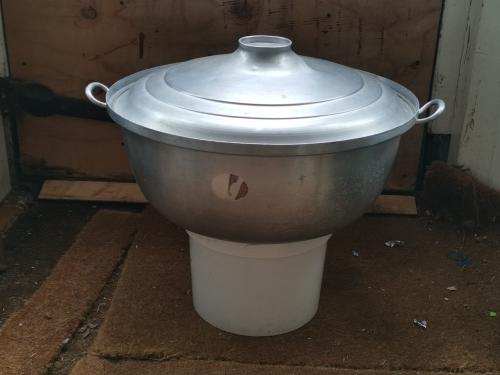 Zeer grote brocante pan met deksel