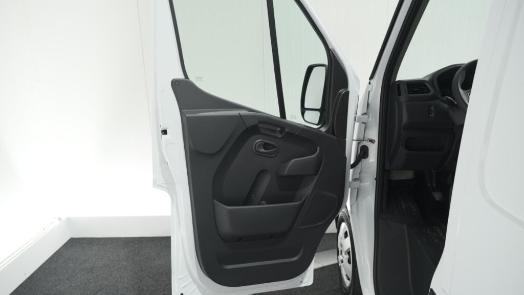 Renault Master t33 2.3 dci 135 l2h2 comfort | direct leverbaar | navigatie 