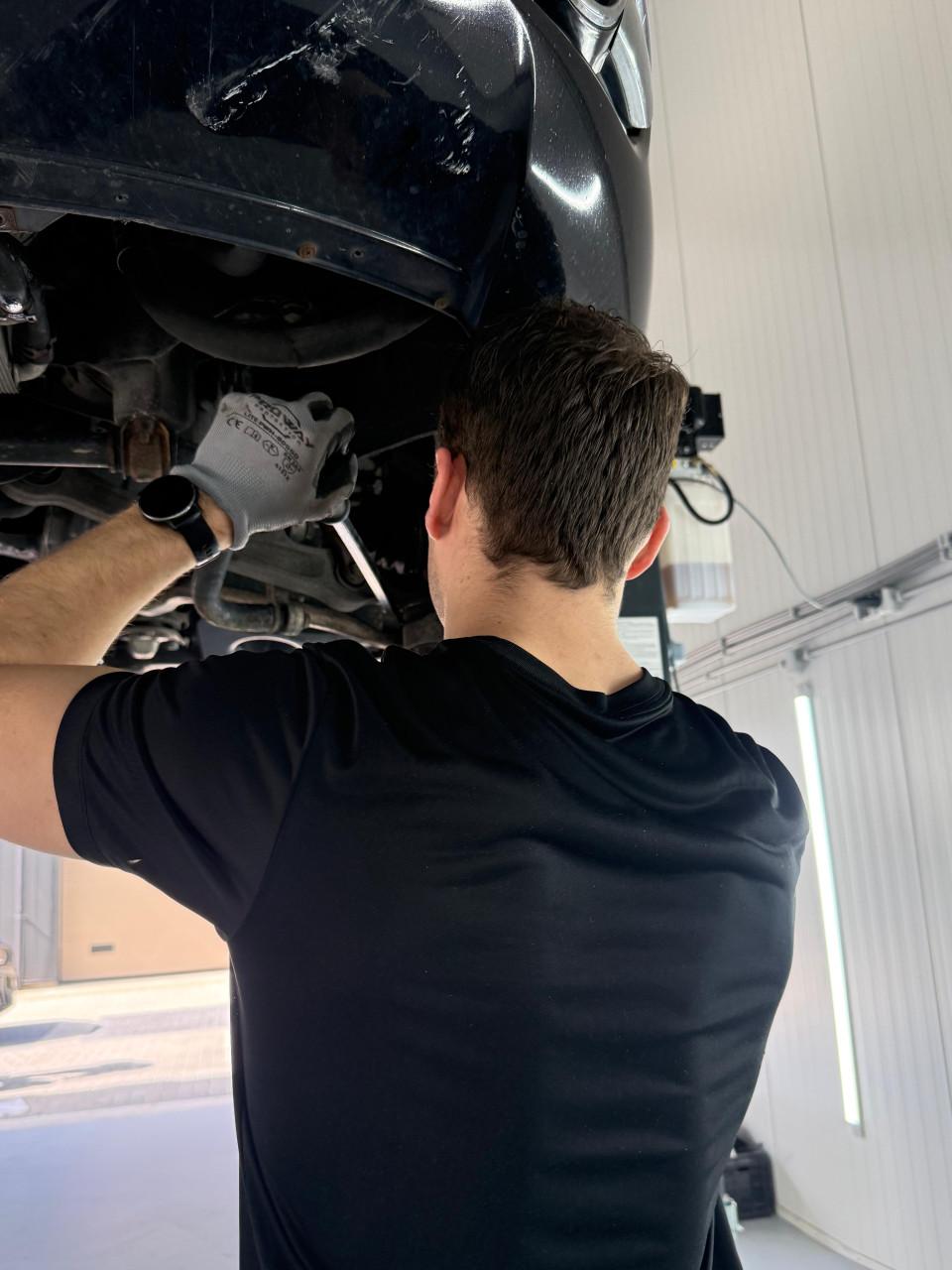 T&T AUTO'S  Onderhoud, Reparatie's en verhuur voor de beste Prijs!