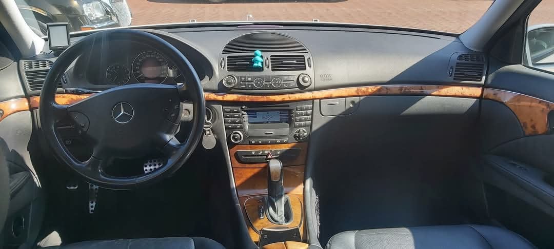Mercedes E 240 Elegance  V6 Automaat