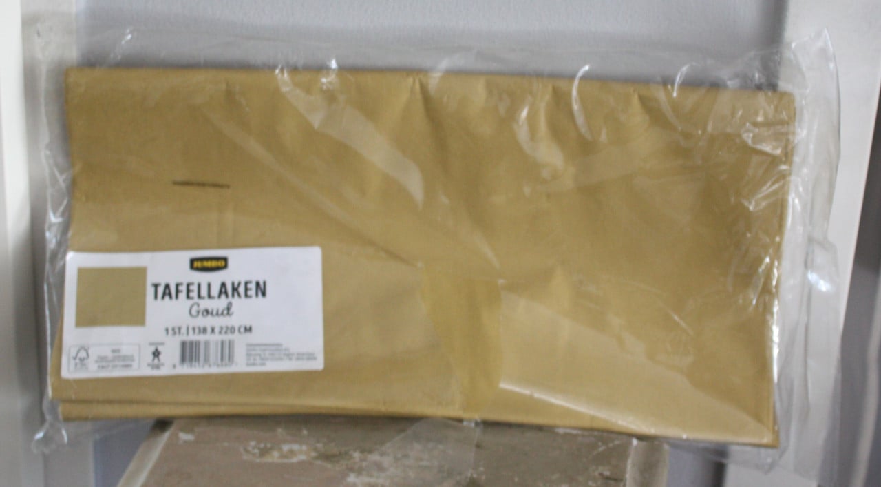 Nieuwe in verpakking goudkleurig tafelkleed