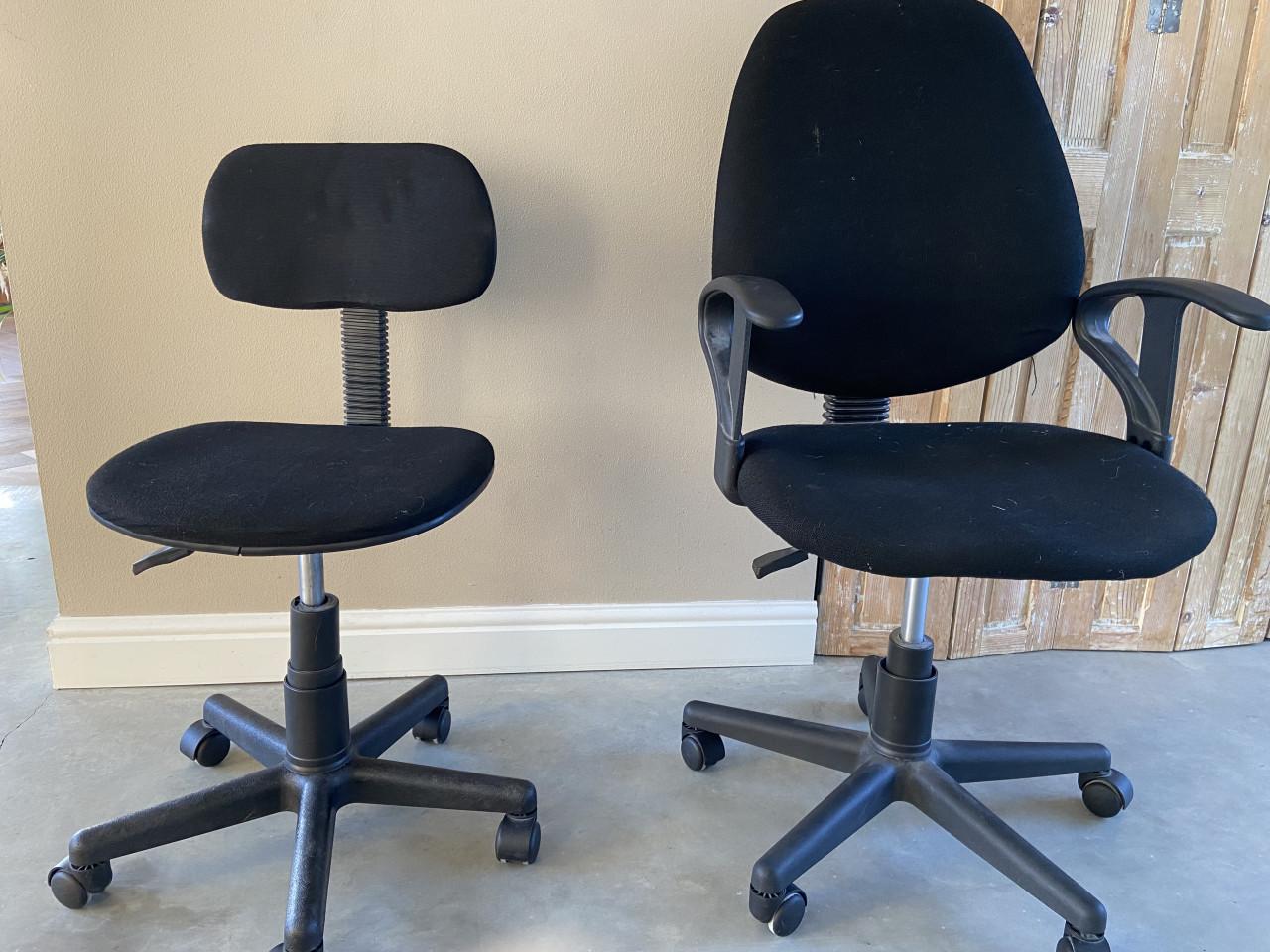 Gratis af te halen: 2 bureaustoelen