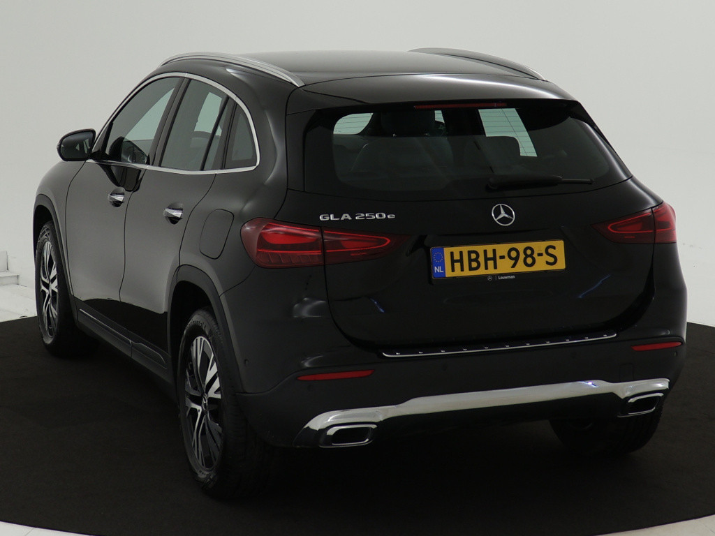 Mercedes-Benz Gla-klasse 250 e face lift plug-in hybride | dodehoek assist 