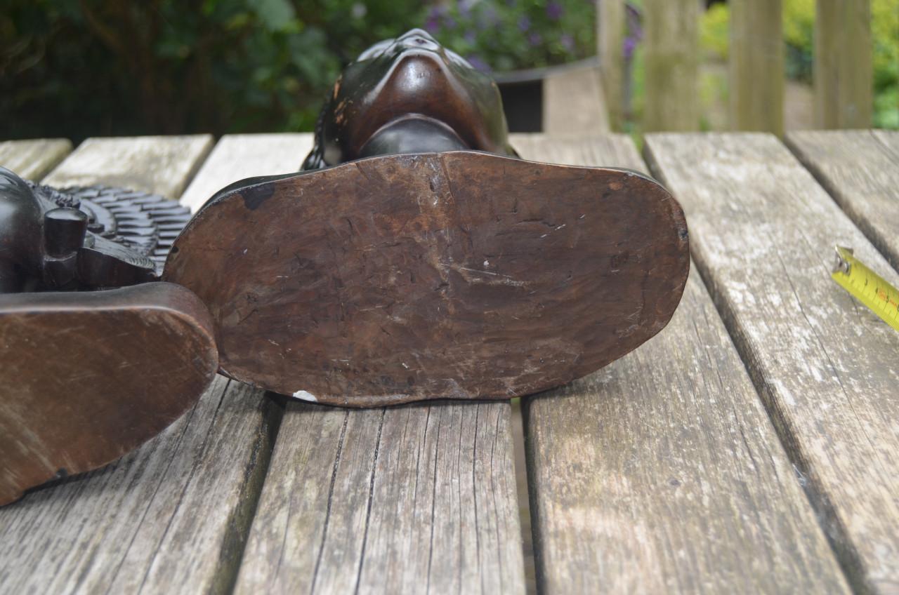 2 Balinese beelden 'hem en haar'.