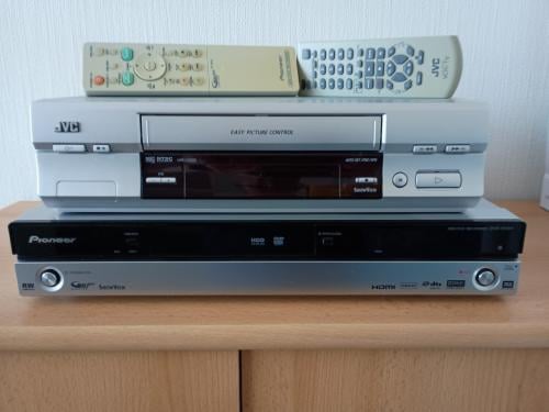 Pioneer HDD DVD-recorder en JVC-videorecorder