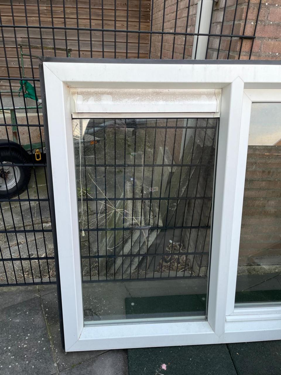 Kunststof kozijn met draai-kiepraam (dubbel glas) | 153x131 cm