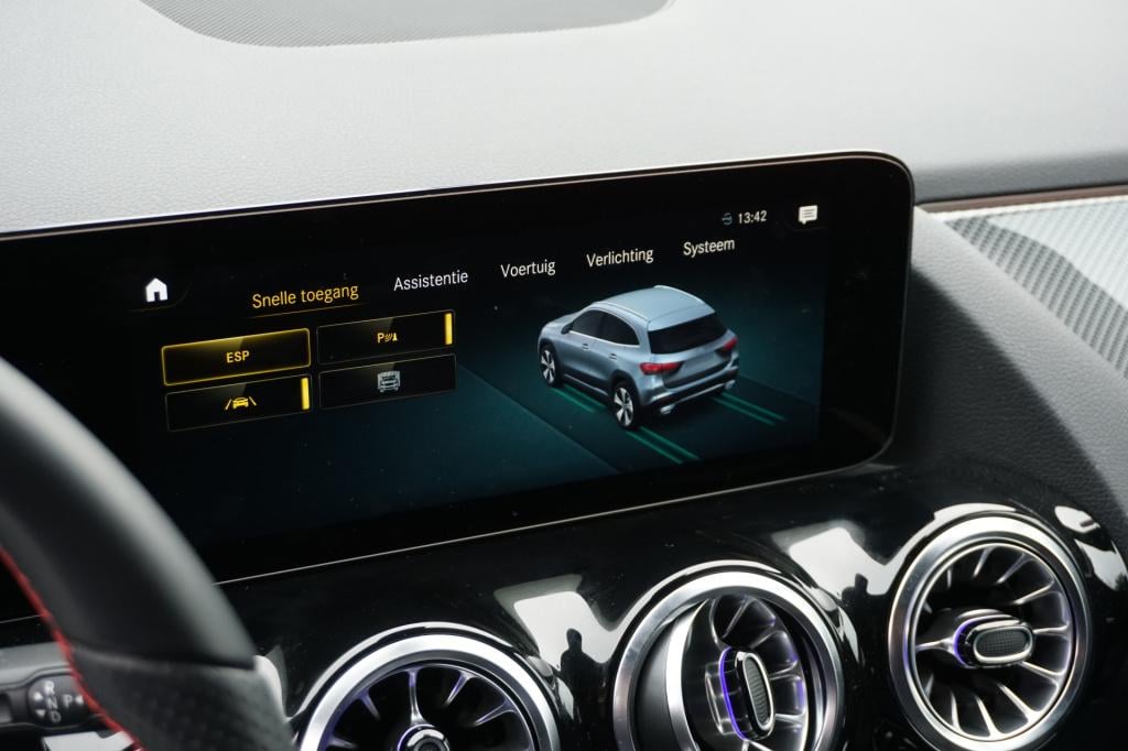 Mercedes-Benz Gla-klasse 180 amg line l automaat i achteruitrij camera l te