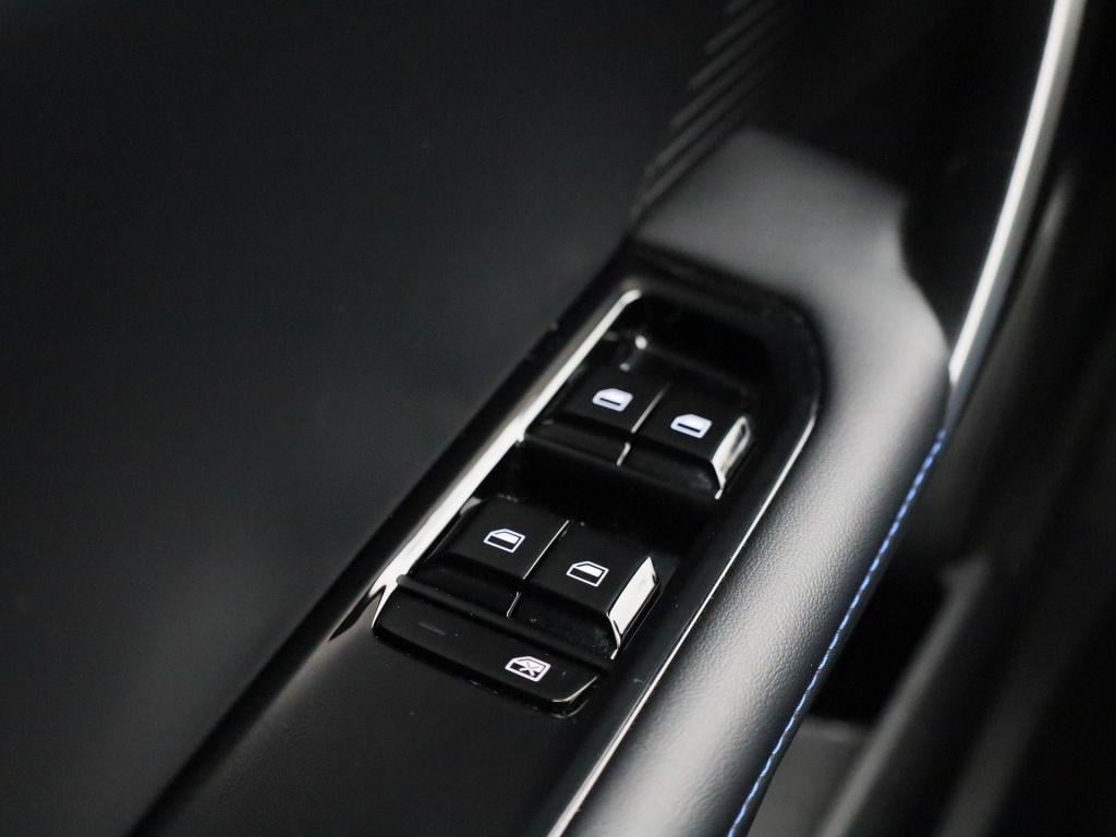 MG Mg4 64 kwh luxury | automaat | navigatie | climate control | apple carpl