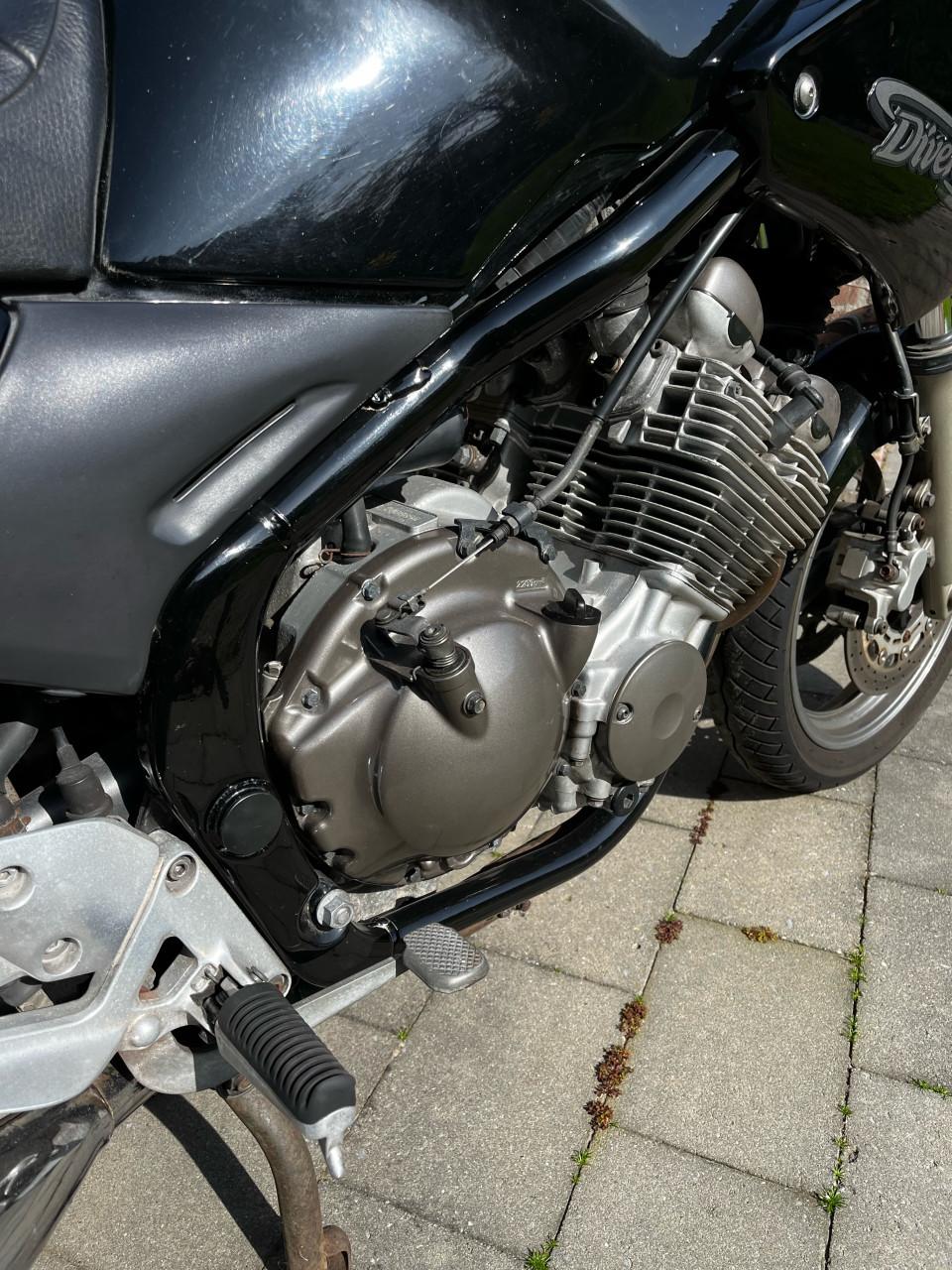 Yamaha XJ 600s Diversion toermotor 2003