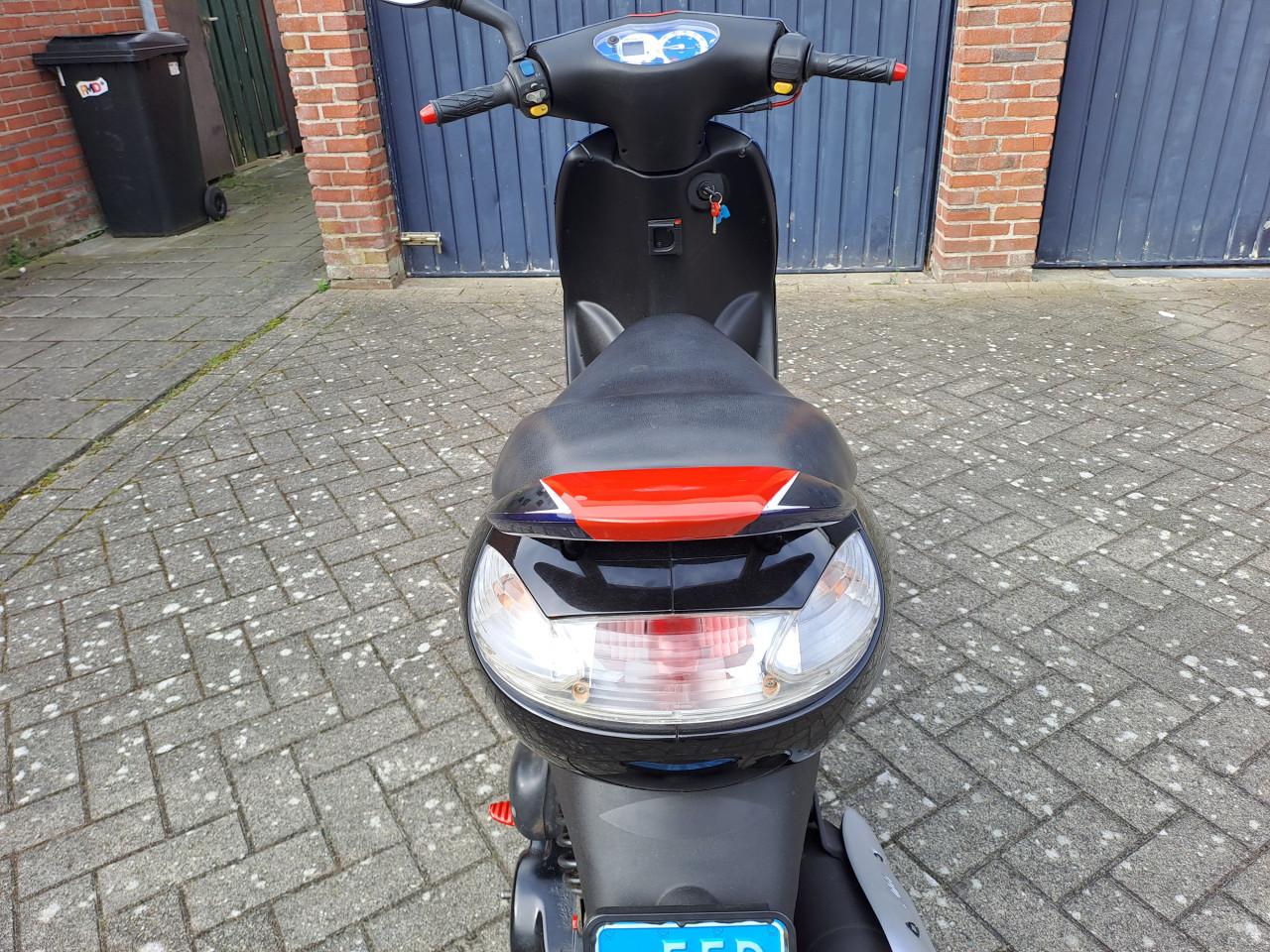 Te koop scooter 400 euro