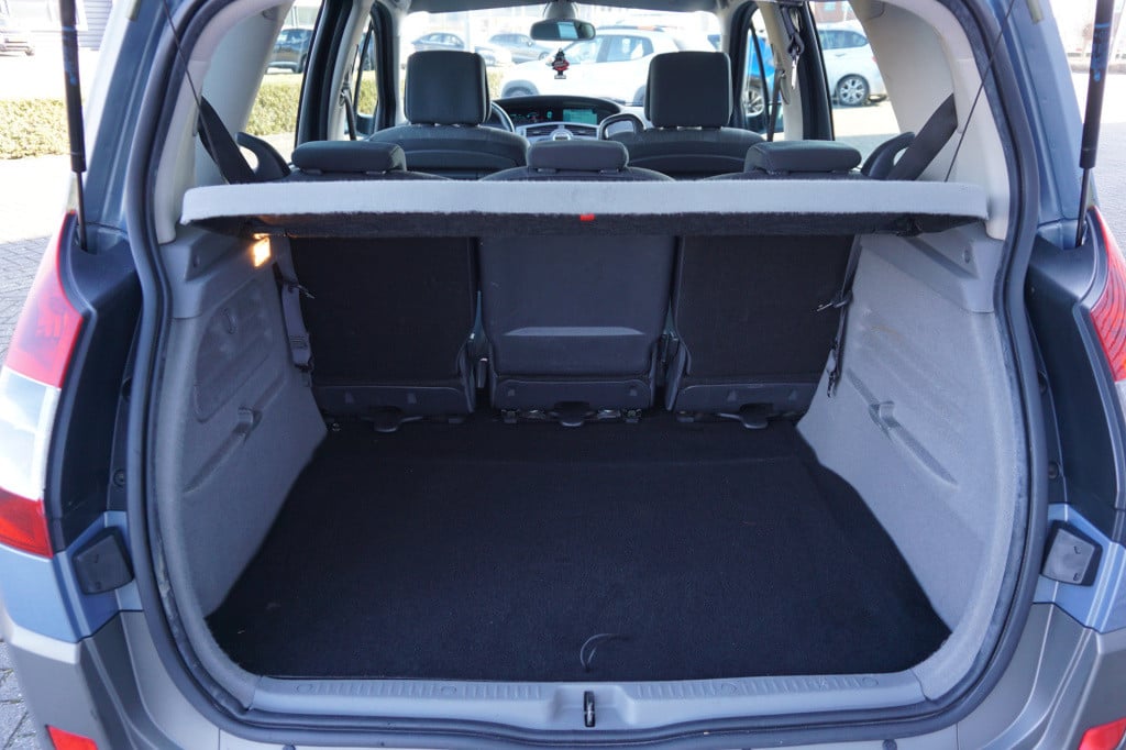 Renault Scenic 2.0-16v tech line climate / cruise / trekhaak / lm velgen / 