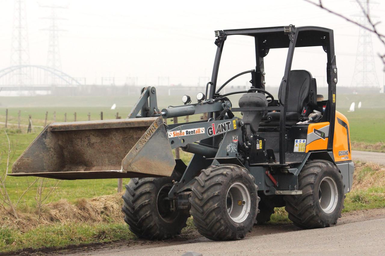 Shovels/wielladers te huur!