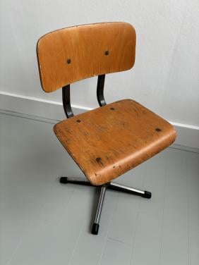 Retro schoolstoeltje