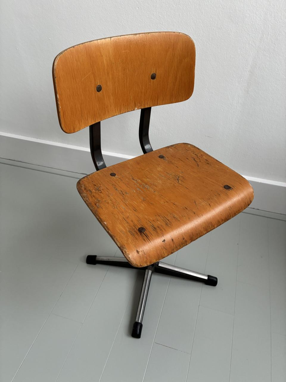 Retro schoolstoeltje