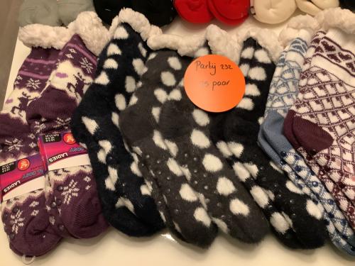 Partij leuke fluffy huissokken. ( partij 232)