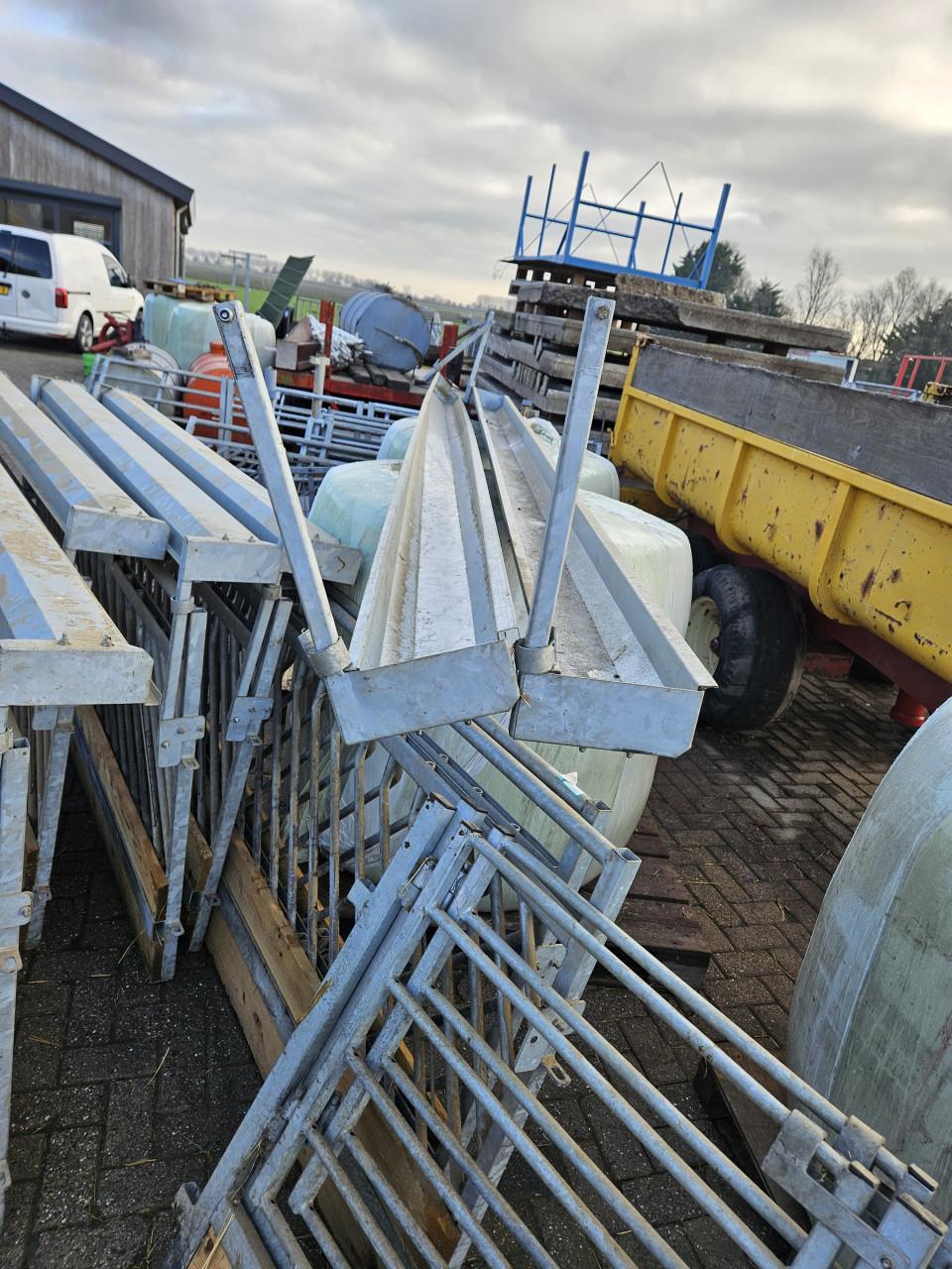 Zelfsluitende voerhekken