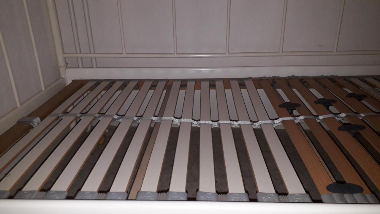 Gratis 1 persoons bed met lattenbodem