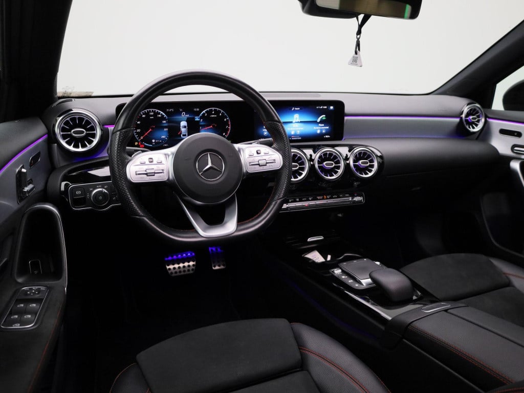 Mercedes-Benz A-Klasse 180 business solution amg | automaat | lmv | panoram