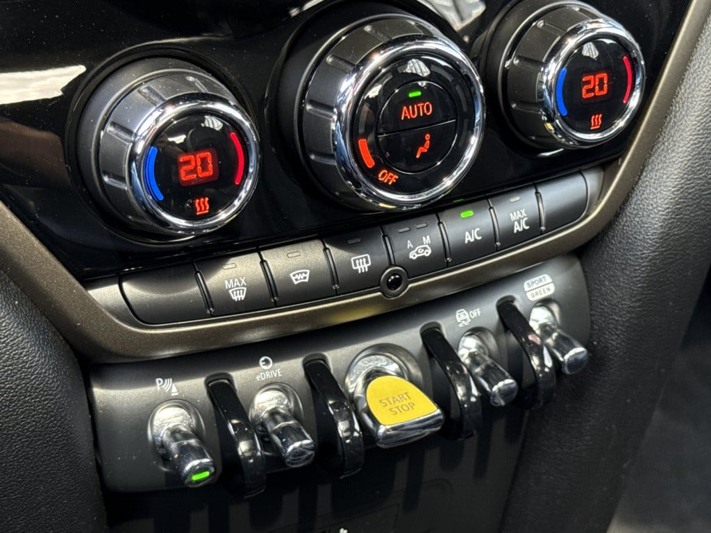 Mini Countryman mini 2.0 cooper s e all4 jcw | nl-auto | 1e eig | btw | pan