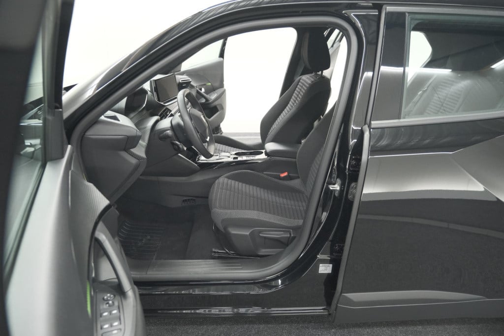 Peugeot E-2008 ev active 50 kwh | parkeersensoren | apple carplay | climate