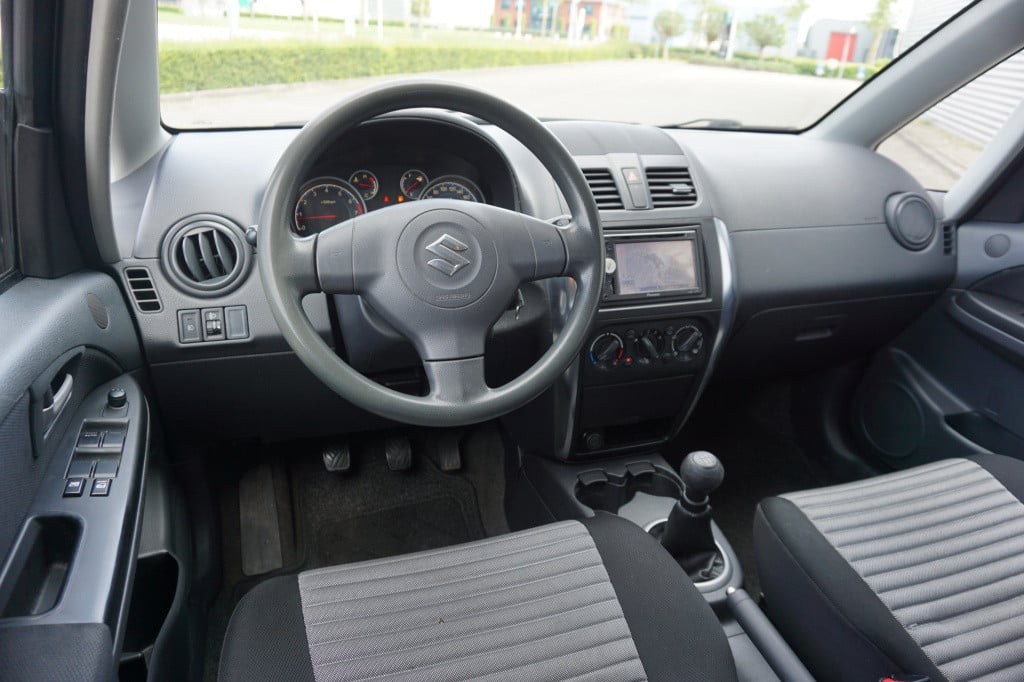 Suzuki Sx4 1.6 comfort airco / navi / parkeers. / elektr. ramen