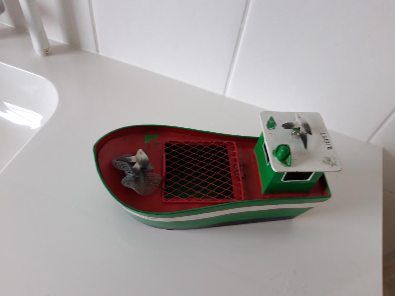 Metalen vissersbootje ( Frankrijk )