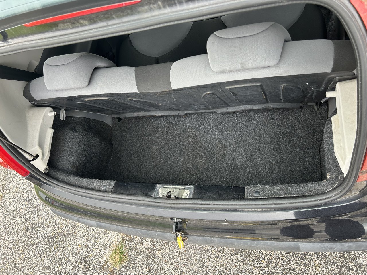 Peugeot 107 met lekke koppakking