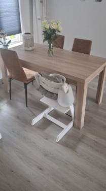 Eettafel met 4 eetkamerstoelen