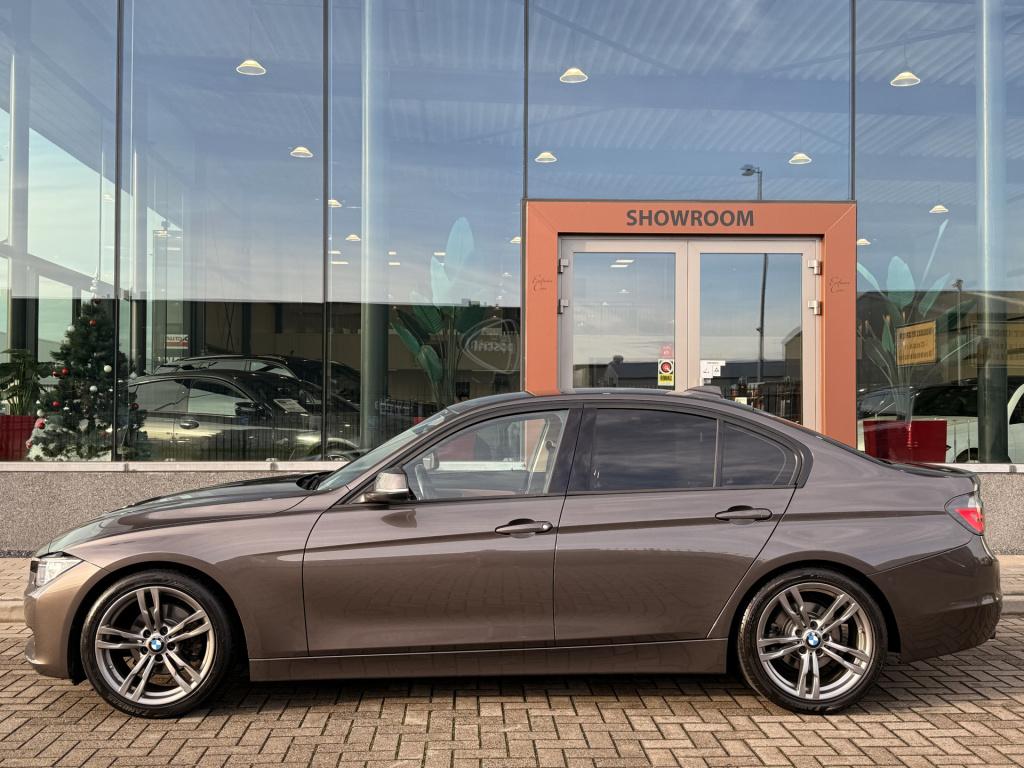 BMW 3-serie 320i high executive | harman/kardon | leder | v + a parkeersens