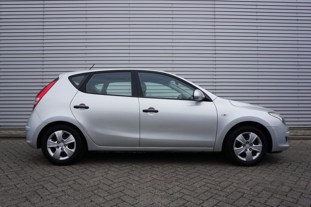 Hyundai I 30 1.4i active cool airco / elektr. ramen / parkeers. / cruise / 