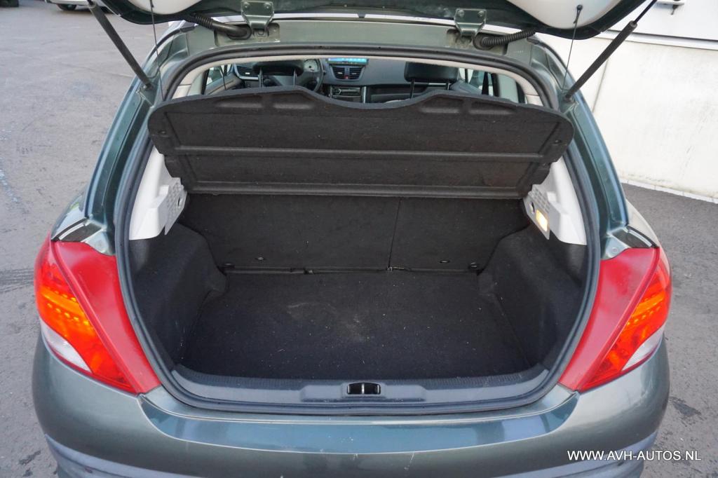 Peugeot 207 1.6-16v t féline